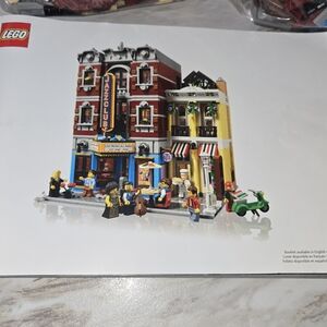 LEGO Jazz Club and Pizzeria Set with Red and Yellow Accents